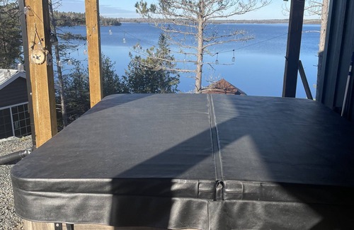 Sioux Narrows Nestor Falls Cabaña | Beautiful modern lake house with hot tub, lakefront.