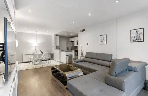 Tarzana Condominio | Beautiful Modern Condo by Ventura Blvd