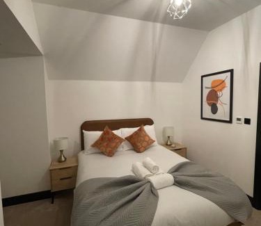 New Cross Casa | Beautiful Modern Eco Friendly 2 Bed House with Garden - London