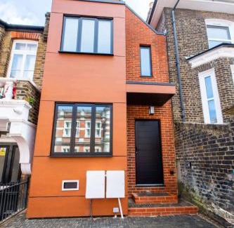 New Cross Casa | Beautiful Modern Eco Friendly 2 Bed House with Garden - London