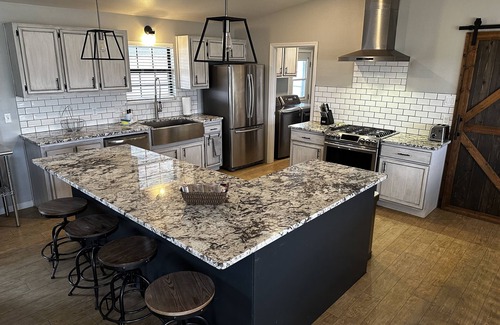 Alpine Casa | Beautiful Modern Farmhouse With Breathtaking Views!