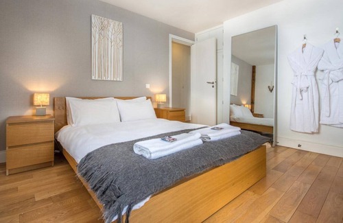 Les Varcins Chalet De Esquí | Hermoso y moderno chalet para 14 personas con gran jacuzzi al aire libre y vistas impresionantes