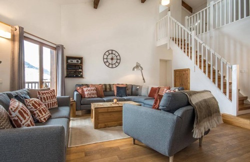 Les Varcins Chalet De Esquí | Hermoso y moderno chalet para 14 personas con gran jacuzzi al aire libre y vistas impresionantes