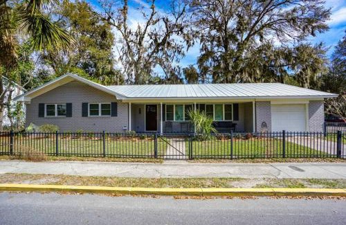 The Old Commons Casa | Beautiful, Modern Getaway in Historic Downtown Beaufort
