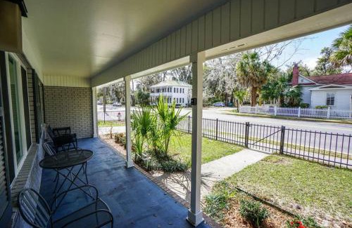 The Old Commons Casa | Beautiful, Modern Getaway in Historic Downtown Beaufort
