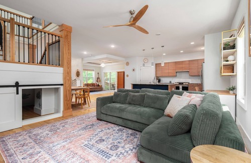 Cedar Grove Casa | Beautiful Modern Home Retreat with Private Lake on 15 acres