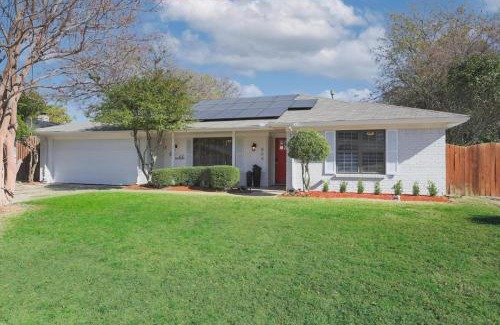 Plano Casa | Beautiful Modern Home Pool for Groups and Families