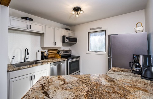 Hunter Casa | Beautiful Modern Hunter Mountain Retreat - Great Hiking!
