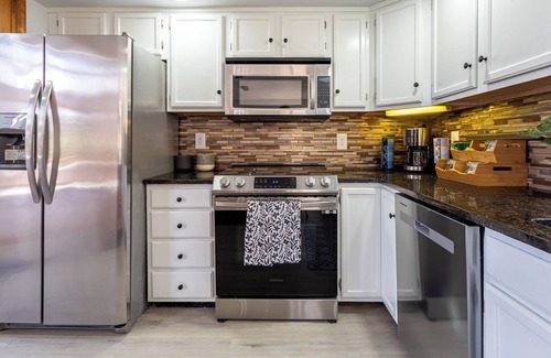 Bushkill Cabina | Beautiful Modern Lodge! Pool Table,8 TVs Wi-Fi Linen provided Central AC