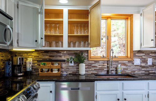 Bushkill Cabina | Beautiful Modern Lodge! Pool Table,8 TVs Wi-Fi Linen provided Central AC