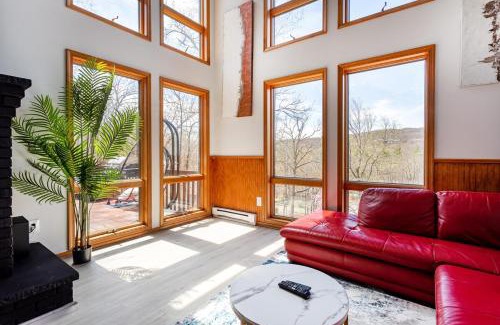 Bushkill Casa | Beautiful Modern Lodge! Indoor Hot Tub - Game Room