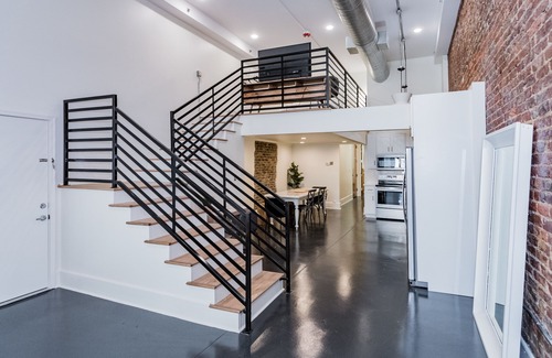 Civil Rights Historic District Casa | Beautiful Modern loft in downtown theatre district