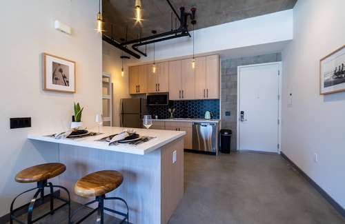 Vista Apartamento | Beautiful Modern Studio in DT Vista!