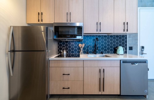Vista Apartamento | Beautiful Modern Studio in DT Vista!