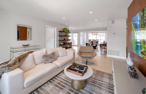 Coral Heights Casa | Beautiful Modern Pool Home near Beach and Dining