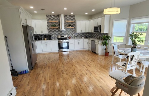 Clintondale Villa | Beautiful modern villa with pool suana hot tub...