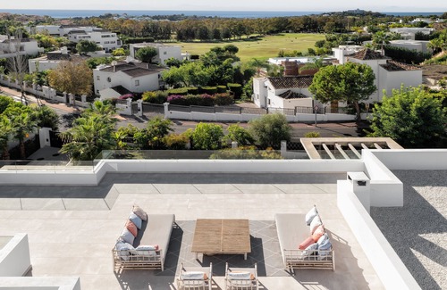 Nueva Milla de Oro Villa | Beautiful Modern Villa 10 minutes from Marbella