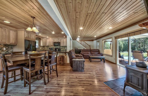 Pioneer Trail Casa | Beautiful mountain meadow setting! AC, spa, skeeball, shuffleboard, foosball, ++