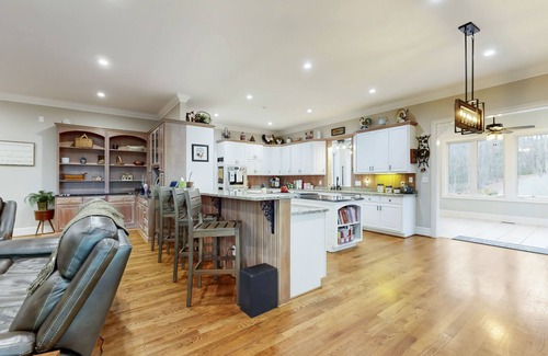 Hendersonville Casa | Beautiful Mountain view home in Hendersonville with private home theatre
