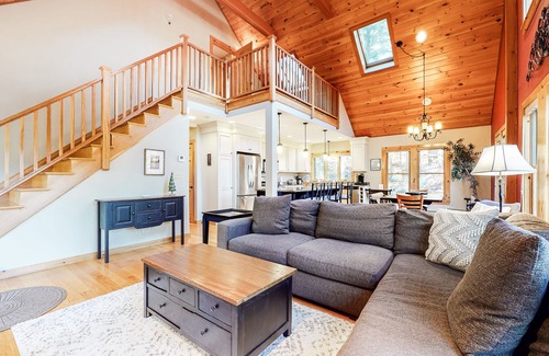 Bartlett Casa | Beautiful mountain home with private hot tub, fireplace & firepit - ski nearby