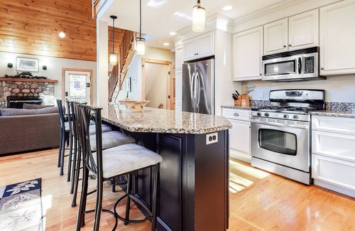 Bartlett Casa | Beautiful mountain home with private hot tub, fireplace & firepit - ski nearby