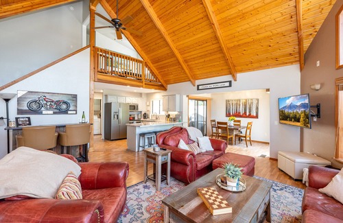 Munds Park Cabina | Beautiful Mountain Lodge nestled in the Ponderosa Pines of Munds Park
