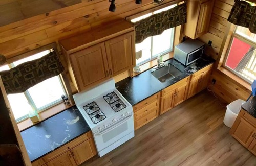 Salisbury Center Cabina | Beautiful Mountain Lodge on 32 Private Acres - Real Privacy!