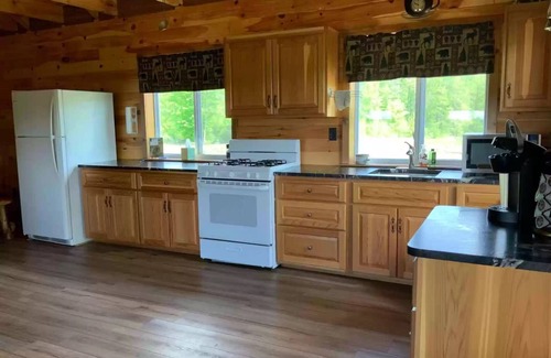 Salisbury Center Cabina | Beautiful Mountain Lodge on 32 Private Acres - Real Privacy!