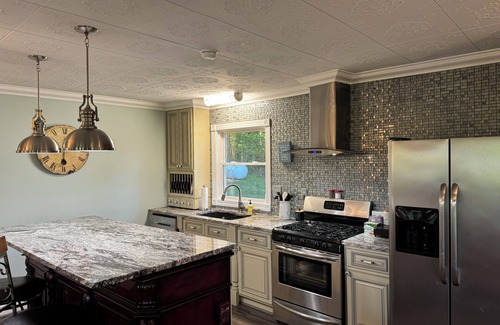Bakersville Casa | Beautiful Mountain View’s easily accessible from HWY 226.