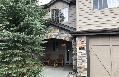 Silverthorne Casa | Hermosas vistas a la montaña - Luxury Riverside Townhome - Jacuzzi privado - WIFI