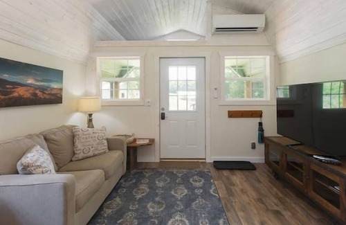 Marshall Casa | Beautiful Mountain Views at Halewood Farm Cottage!