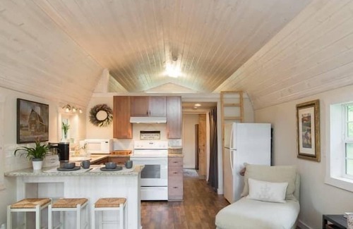 Marshall Casa | Beautiful Mountain Views at Halewood Farm Cottage!