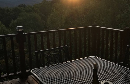 Hiawassee Cabina | $ 75-80Nt 4 / 19-25! Wow Mtn View 50 ”TV ¡Estacionamiento cubierto de futbolín cubierto!