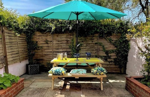 Bishopston Cabaña | Beautiful Mumbles/Gower cottage