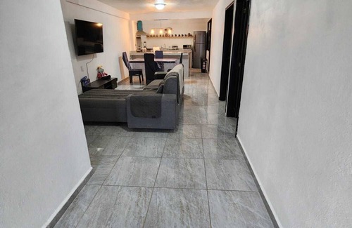 Los Reyes Apartamento | Precioso apartamento a solo 45 min del aeropuerto con parking privado.