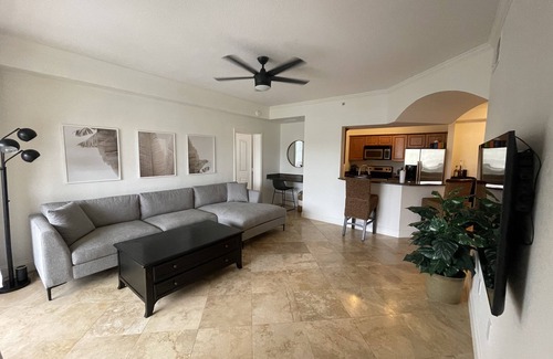 Central Naples Condominio | Beautiful Naples Retreat!
