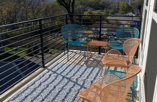 Talbot's Corner Condominio | Beautiful Nashville Condo featuring Dolly Parton lounge!