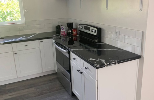 Stockton Casa | Beautiful New 2/2 GuestHouse
