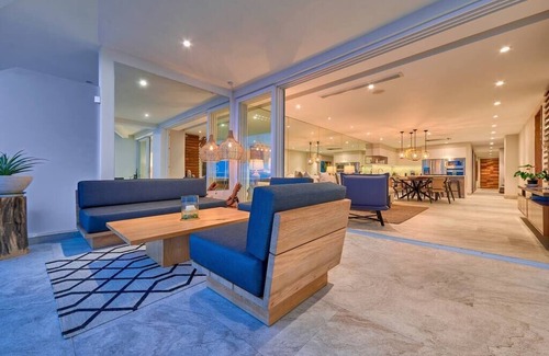 Conchas Chinas Apartamento | Beautiful New 3BR Condo at Indah