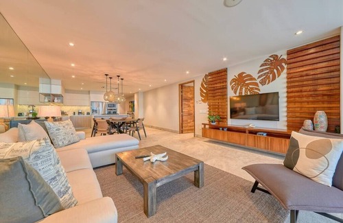 Conchas Chinas Apartamento | Beautiful New 3BR Condo at Indah