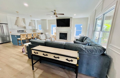 Northeast South Bend Casa | Beautiful new 4-bedrm house less than 1 mile to ND campus, easy walk up Eddy St