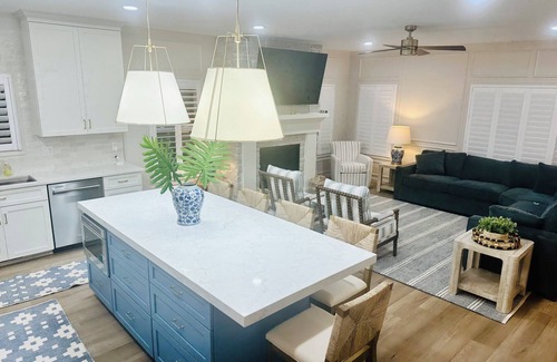 Northeast South Bend Casa | Beautiful new 4-bedrm house less than 1 mile to ND campus, easy walk up Eddy St