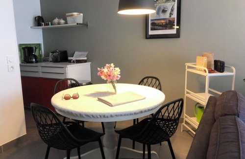 Aigues-Mortes Apartamento | Apartamento nuevo, buenas comodidades a lo largo del Canal du Rhone en Sè