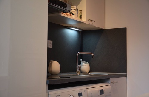Aigues-Mortes Apartamento | Apartamento nuevo, buenas comodidades a lo largo del Canal du Rhone en Sè