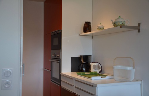 Aigues-Mortes Apartamento | Apartamento nuevo, buenas comodidades a lo largo del Canal du Rhone en Sè