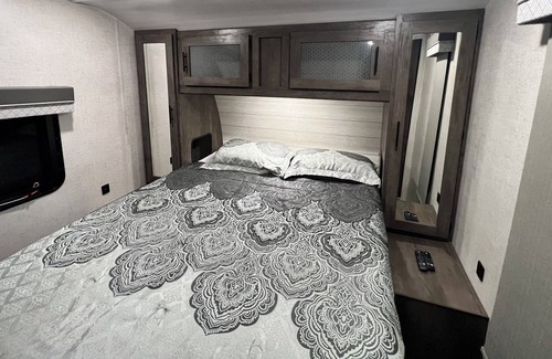 Pompano Beach Alquiler De RV | Beautiful new Camper RV Private.