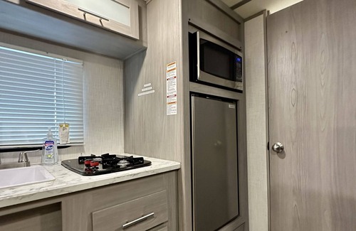 Loughman Alquiler De RV | Beautiful new cozy camper!