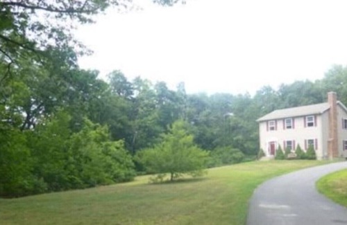 Leominster Casa | BEAUTIFUL NEW ENGLAND HOME NEAR WACHUSETT MTN, WORCESTER JUST 1HR BOSTON, NH, VT