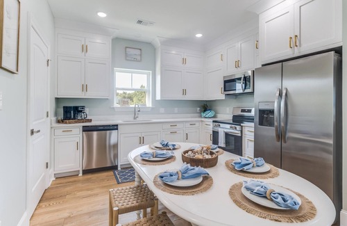 Henderson Point Casa | Beautiful New Home Near Beach with Pool Sleeps 6