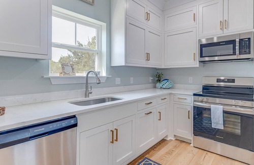 Henderson Point Casa | Beautiful New Home Near Beach with Pool Sleeps 6